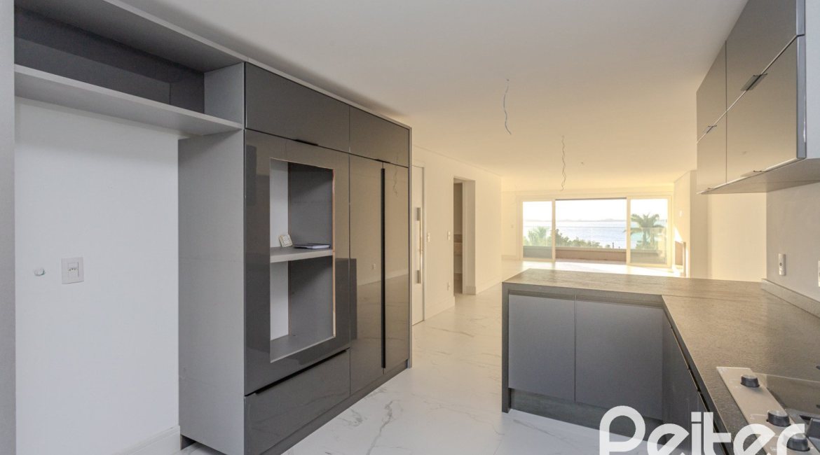 Apartamento à venda com 193m², 3 dormitórios, 3 suítes, 4 vagas, no bairro Tristeza em Porto Alegre