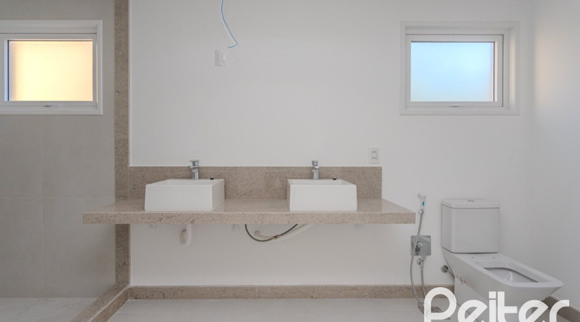 Apartamento à venda com 193m², 3 dormitórios, 3 suítes, 4 vagas, no bairro Tristeza em Porto Alegre