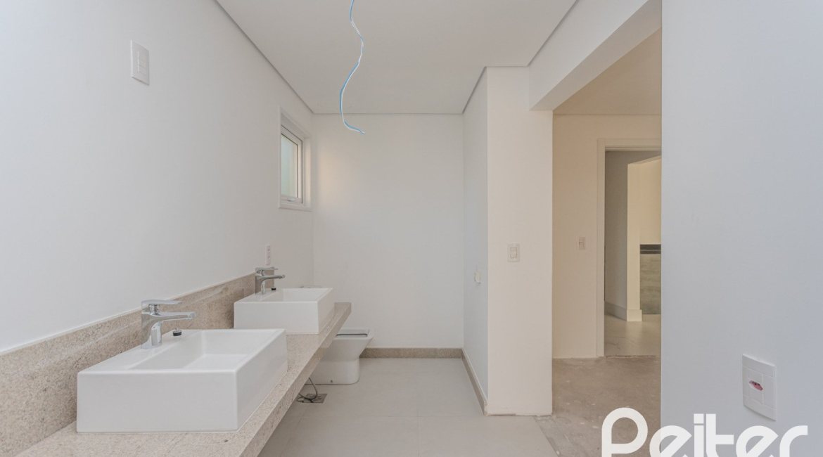 Apartamento à venda com 193m², 3 dormitórios, 3 suítes, 4 vagas, no bairro Tristeza em Porto Alegre