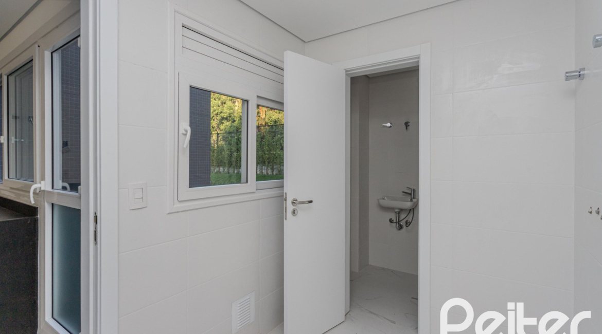 Apartamento à venda com 193m², 3 dormitórios, 3 suítes, 4 vagas, no bairro Tristeza em Porto Alegre