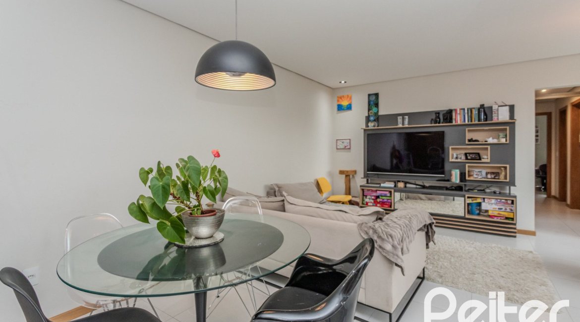Apartamento à venda com 103m², 3 dormitórios, 1 suíte, 2 vagas, no bairro Cristal em Porto Alegre