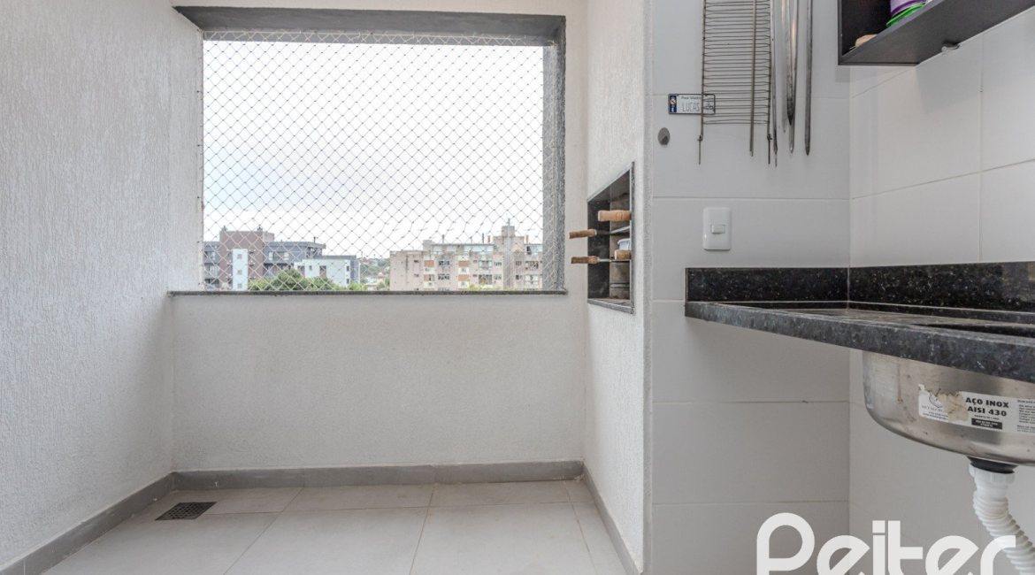 Apartamento à venda com 103m², 3 dormitórios, 1 suíte, 2 vagas, no bairro Cristal em Porto Alegre