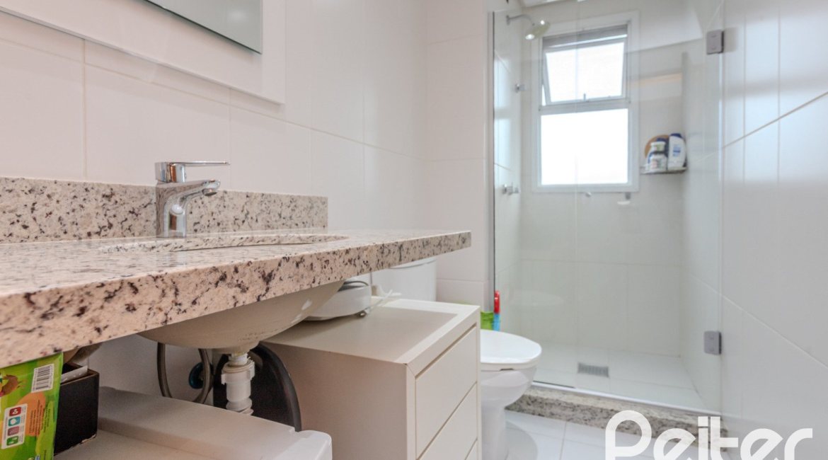 Apartamento à venda com 103m², 3 dormitórios, 1 suíte, 2 vagas, no bairro Cristal em Porto Alegre