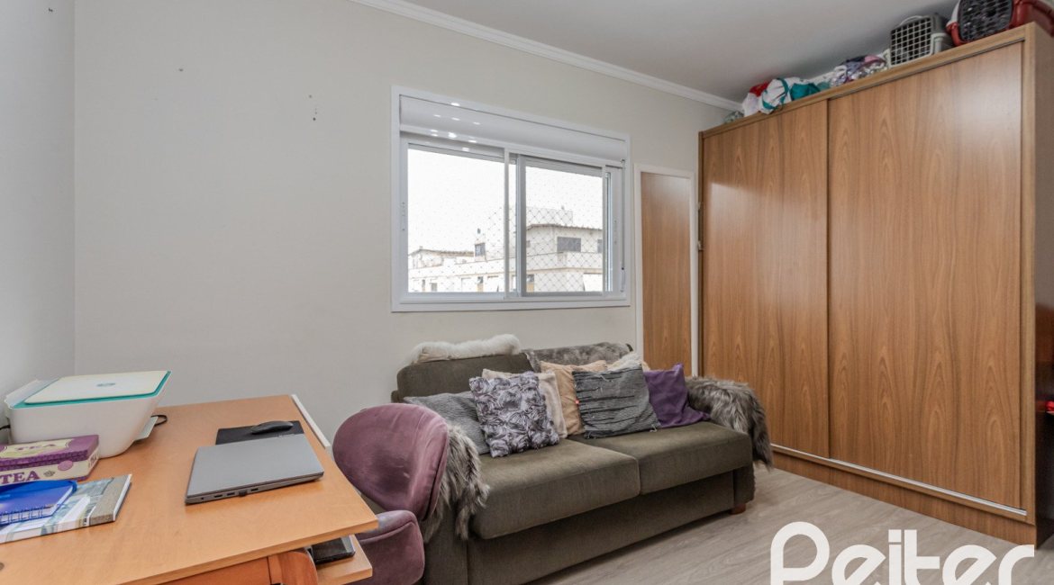 Apartamento à venda com 103m², 3 dormitórios, 1 suíte, 2 vagas, no bairro Cristal em Porto Alegre