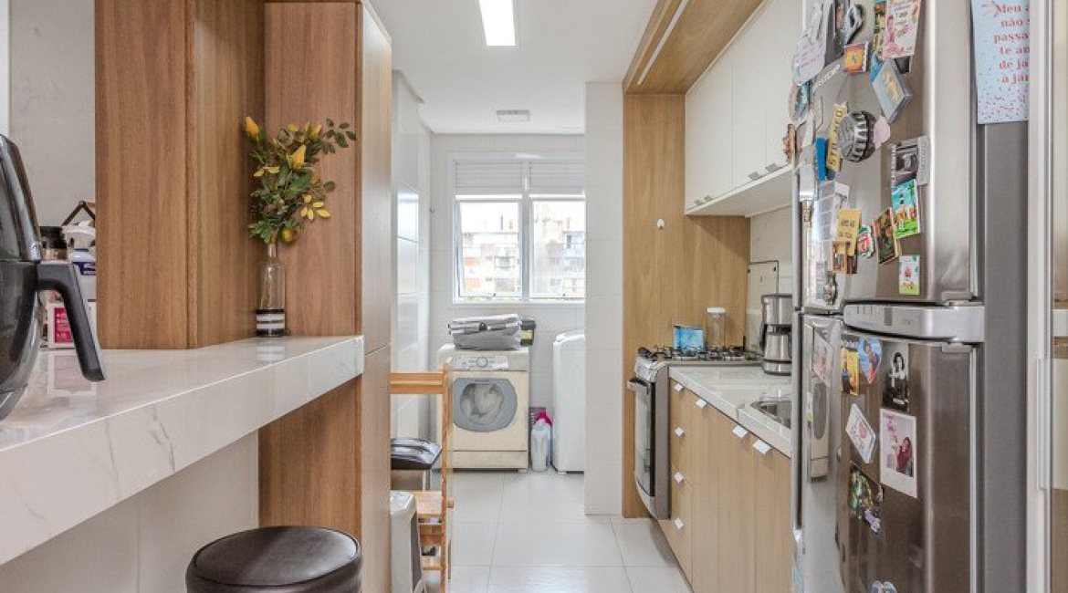 Apartamento à venda com 103m², 3 dormitórios, 1 suíte, 2 vagas, no bairro Cristal em Porto Alegre