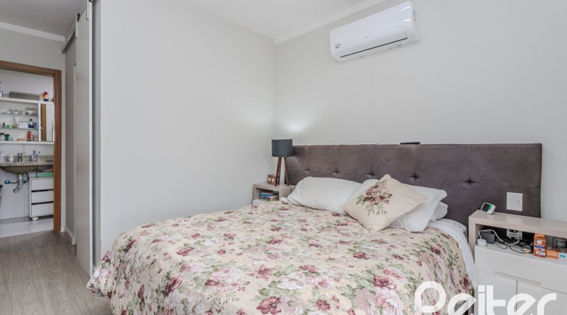 Apartamento à venda com 103m², 3 dormitórios, 1 suíte, 2 vagas, no bairro Cristal em Porto Alegre