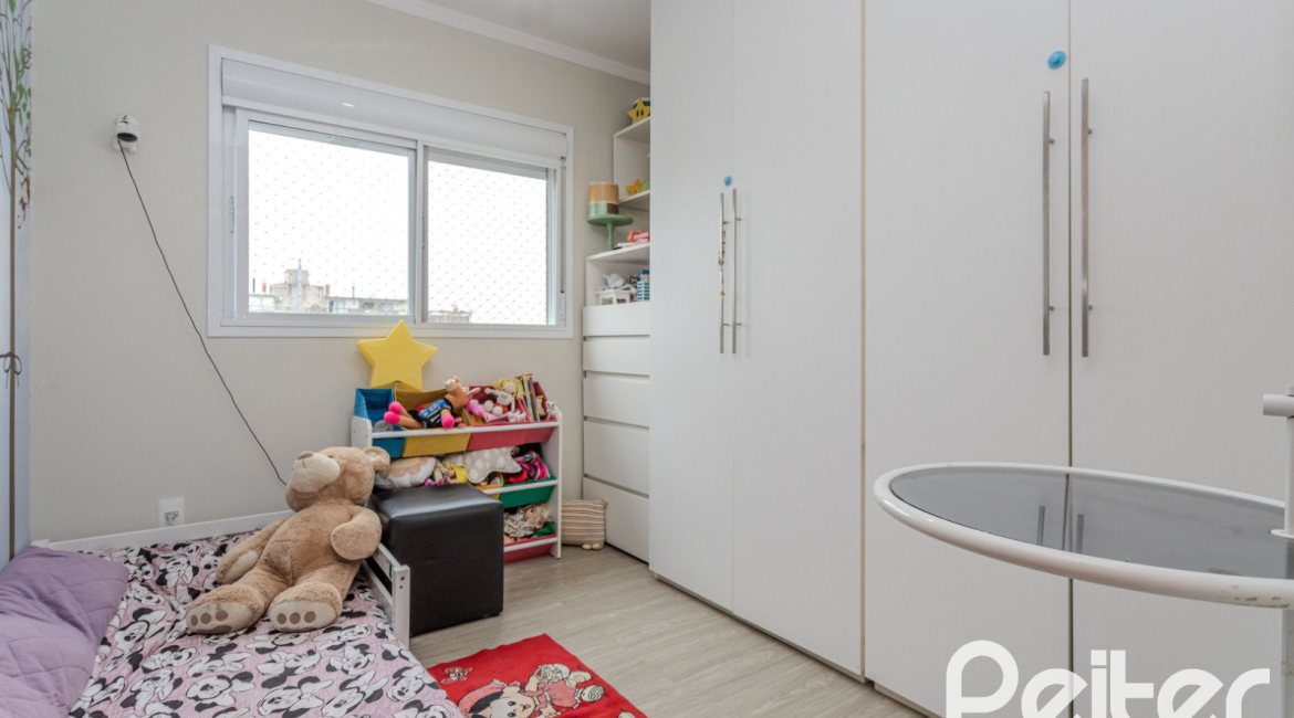 Apartamento à venda com 103m², 3 dormitórios, 1 suíte, 2 vagas, no bairro Cristal em Porto Alegre