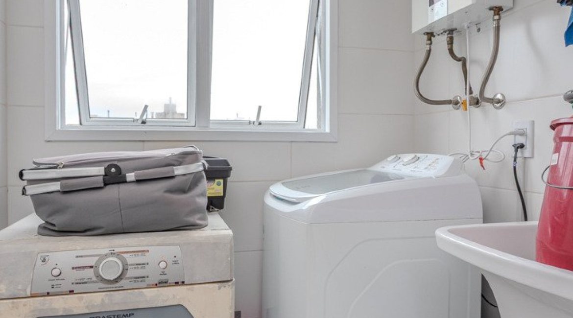 Apartamento à venda com 103m², 3 dormitórios, 1 suíte, 2 vagas, no bairro Cristal em Porto Alegre