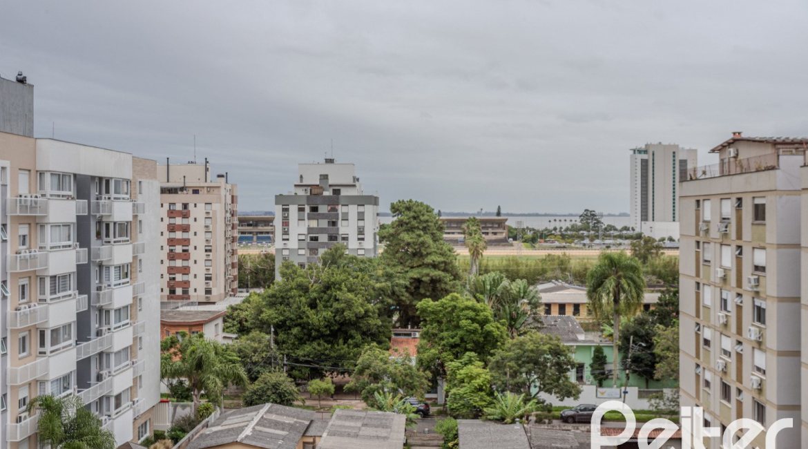 Apartamento à venda com 103m², 3 dormitórios, 1 suíte, 2 vagas, no bairro Cristal em Porto Alegre