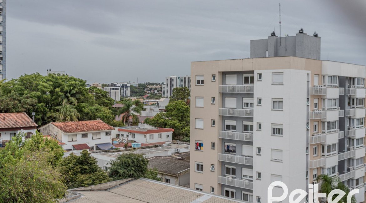 Apartamento à venda com 103m², 3 dormitórios, 1 suíte, 2 vagas, no bairro Cristal em Porto Alegre