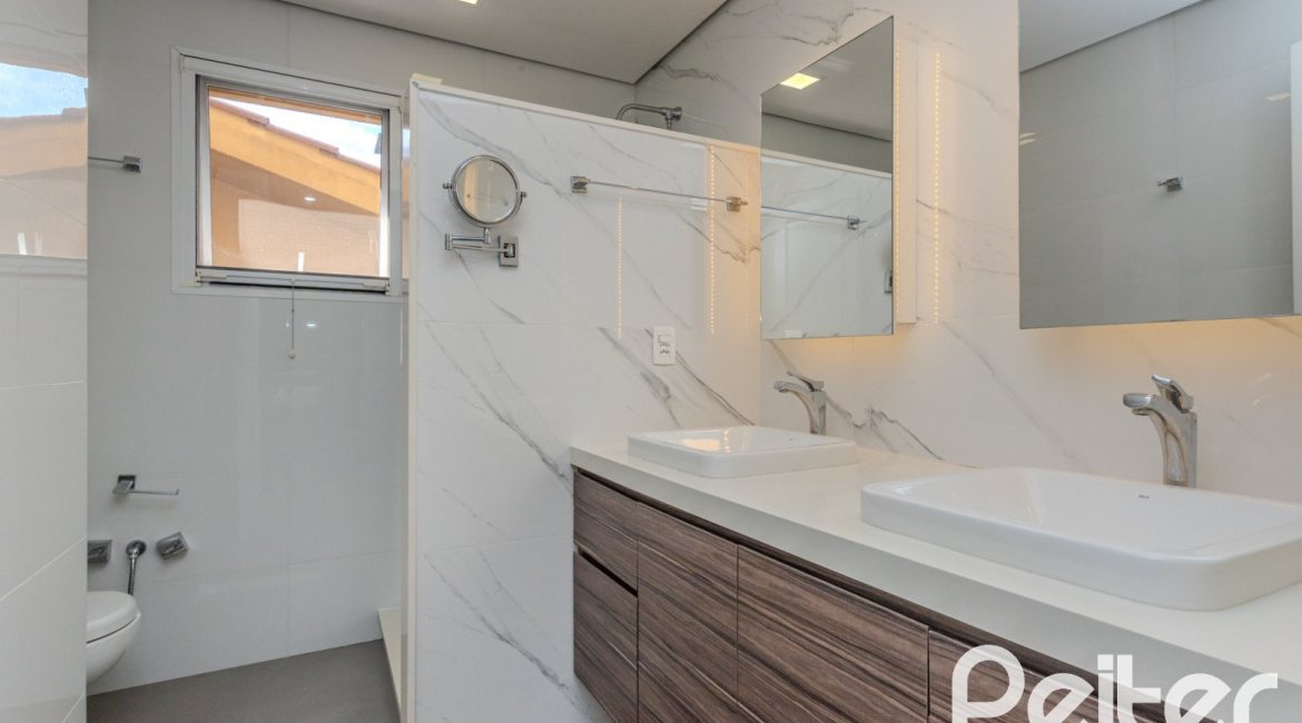 Casa em Condomínio à venda com 182m², 3 dormitórios, 1 suíte, 3 vagas, no bairro Cavalhada em Porto Alegre