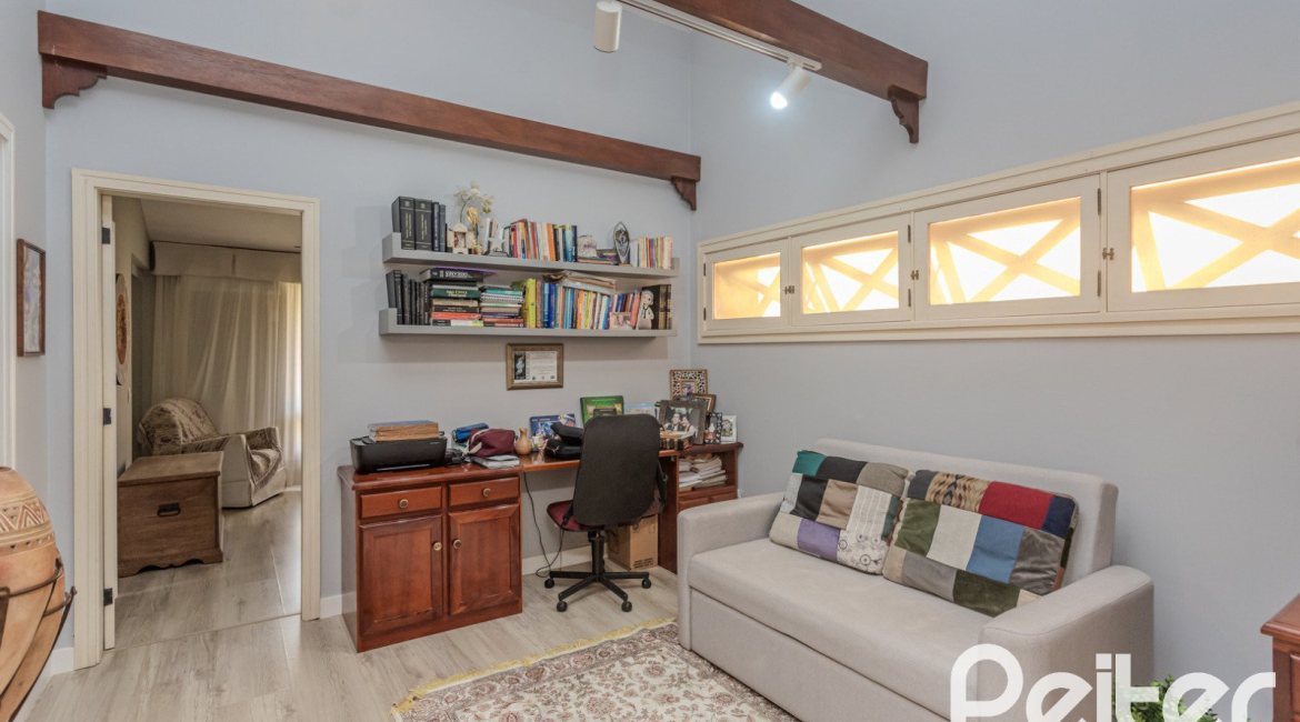 Casa em Condomínio à venda com 182m², 3 dormitórios, 1 suíte, 3 vagas, no bairro Cavalhada em Porto Alegre