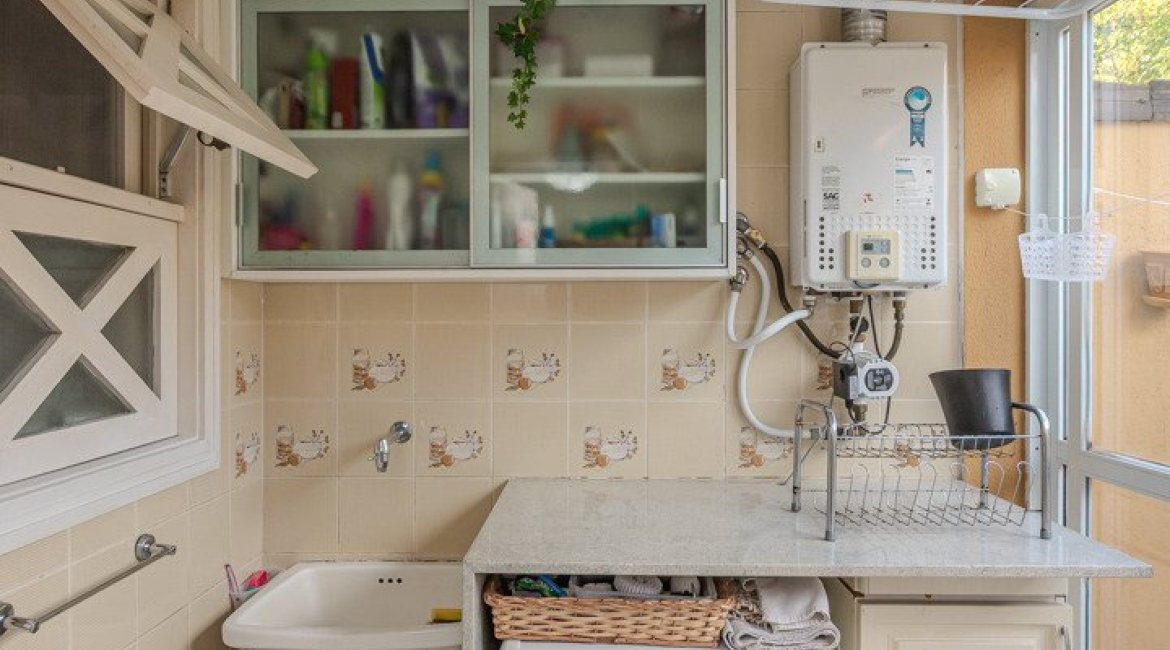 Casa em Condomínio à venda com 182m², 3 dormitórios, 1 suíte, 3 vagas, no bairro Cavalhada em Porto Alegre