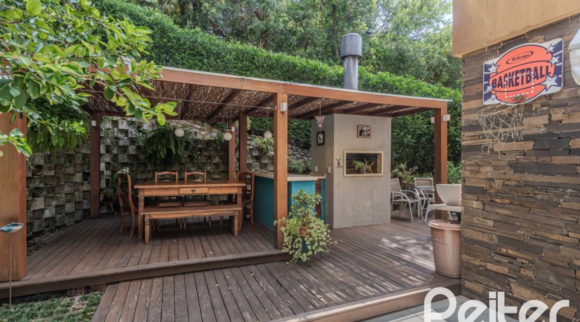 Casa em Condomínio à venda com 182m², 3 dormitórios, 1 suíte, 3 vagas, no bairro Cavalhada em Porto Alegre