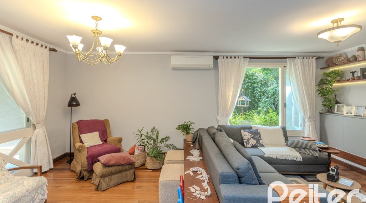 Casa em Condomínio à venda com 182m², 3 dormitórios, 1 suíte, 3 vagas, no bairro Cavalhada em Porto Alegre