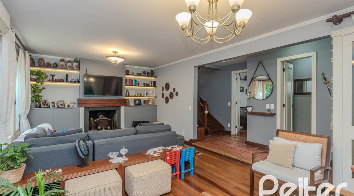 Casa em Condomínio à venda com 182m², 3 dormitórios, 1 suíte, 3 vagas, no bairro Cavalhada em Porto Alegre