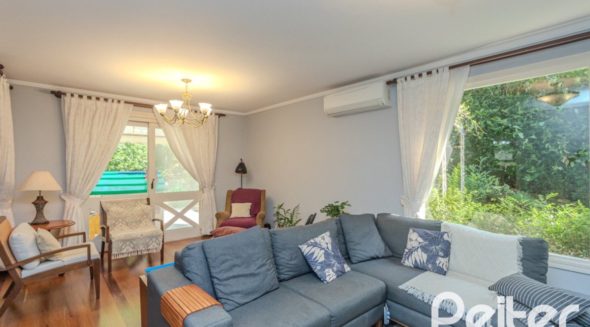 Casa em Condomínio à venda com 182m², 3 dormitórios, 1 suíte, 3 vagas, no bairro Cavalhada em Porto Alegre