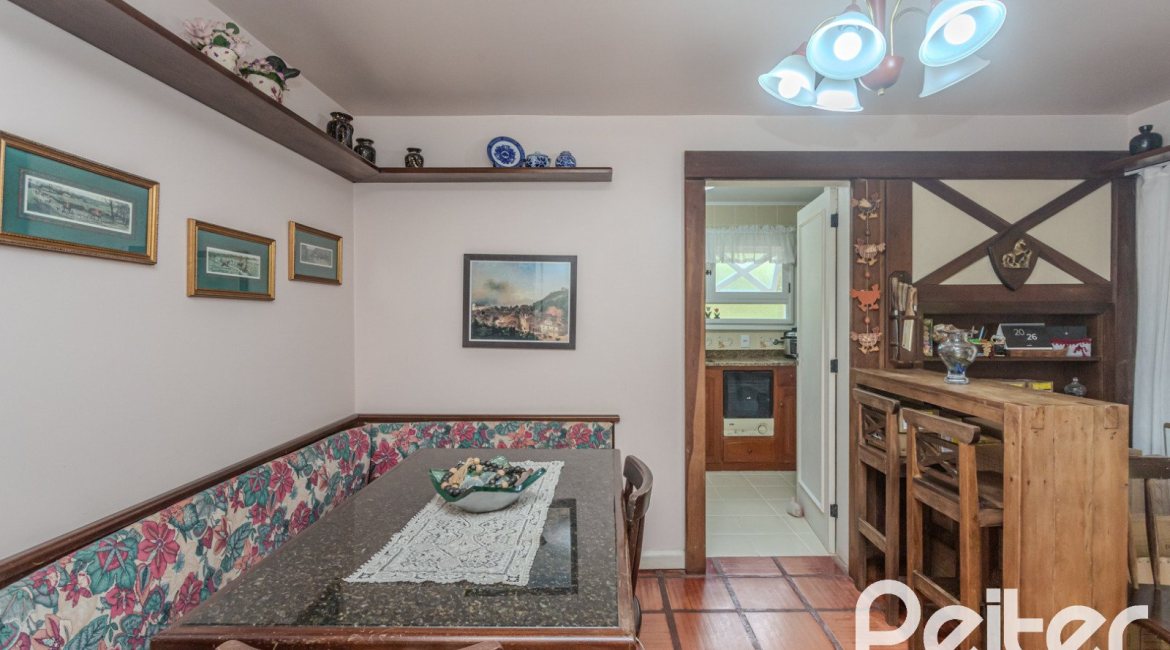 Casa em Condomínio à venda com 182m², 3 dormitórios, 1 suíte, 3 vagas, no bairro Cavalhada em Porto Alegre