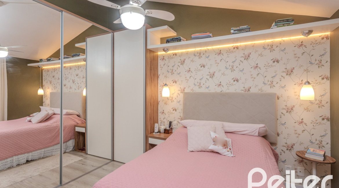 Casa em Condomínio à venda com 182m², 3 dormitórios, 1 suíte, 3 vagas, no bairro Cavalhada em Porto Alegre