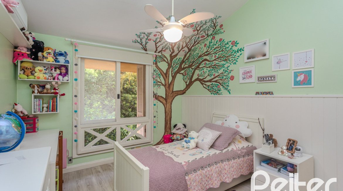 Casa em Condomínio à venda com 182m², 3 dormitórios, 1 suíte, 3 vagas, no bairro Cavalhada em Porto Alegre