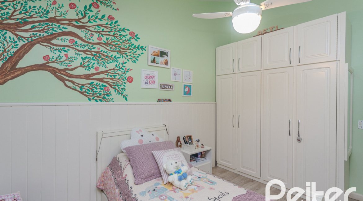 Casa em Condomínio à venda com 182m², 3 dormitórios, 1 suíte, 3 vagas, no bairro Cavalhada em Porto Alegre