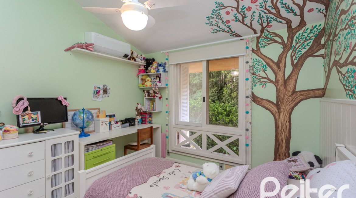 Casa em Condomínio à venda com 182m², 3 dormitórios, 1 suíte, 3 vagas, no bairro Cavalhada em Porto Alegre