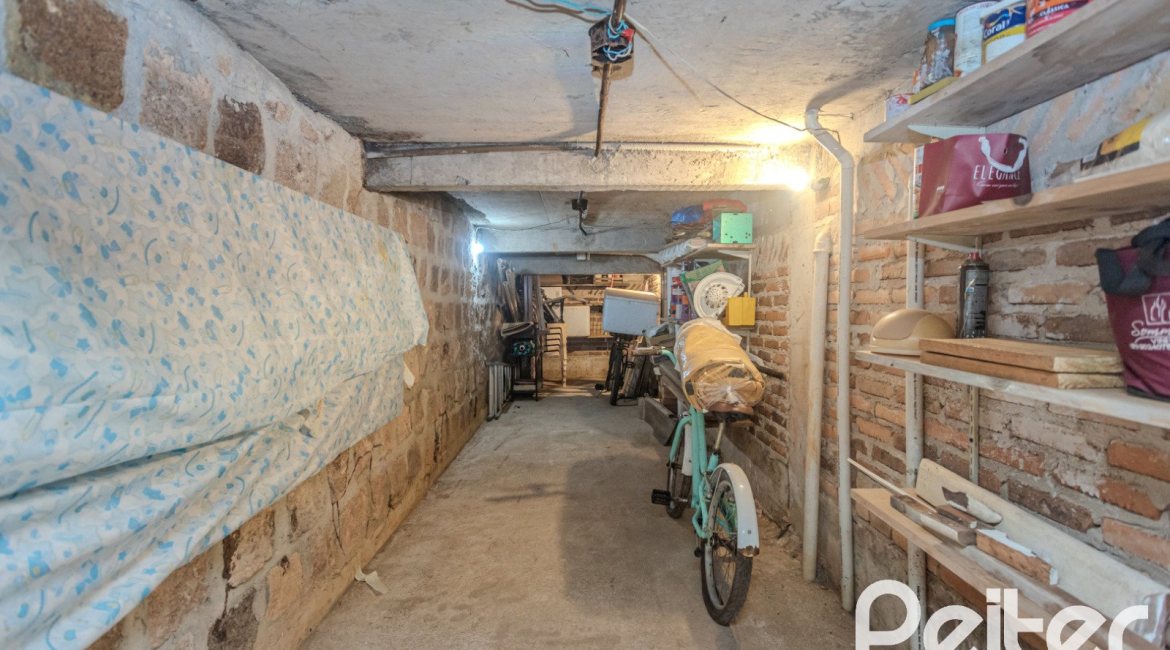 Casa em Condomínio à venda com 182m², 3 dormitórios, 1 suíte, 3 vagas, no bairro Cavalhada em Porto Alegre