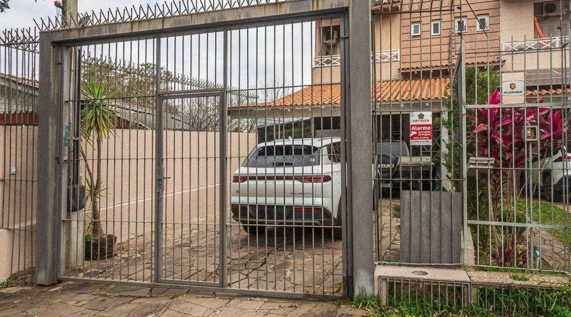 Casa à venda com 182m², 4 dormitórios, 3 suítes, 4 vagas, no bairro Espírito Santo em Porto Alegre