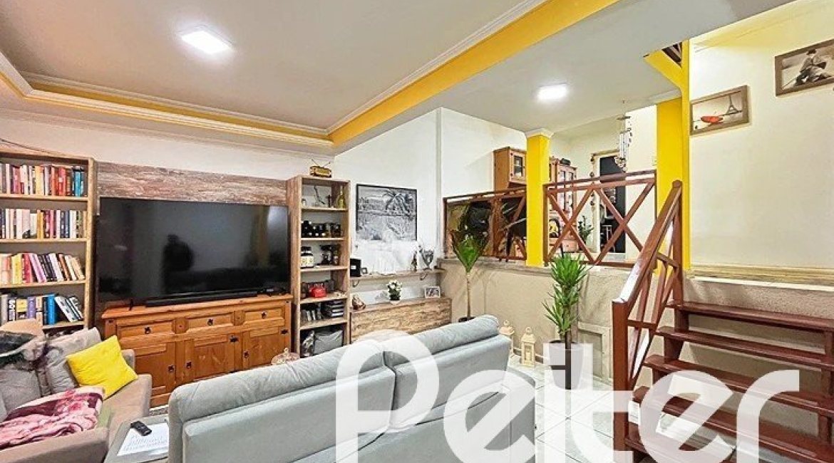 Casa à venda com 182m², 4 dormitórios, 3 suítes, 4 vagas, no bairro Espírito Santo em Porto Alegre