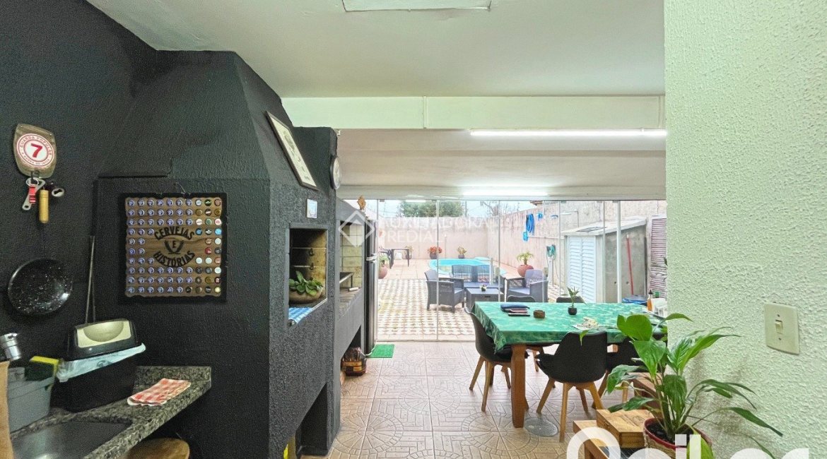 Casa à venda com 182m², 4 dormitórios, 3 suítes, 4 vagas, no bairro Espírito Santo em Porto Alegre