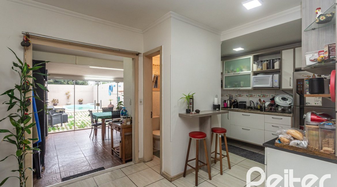 Casa à venda com 182m², 4 dormitórios, 3 suítes, 4 vagas, no bairro Espírito Santo em Porto Alegre