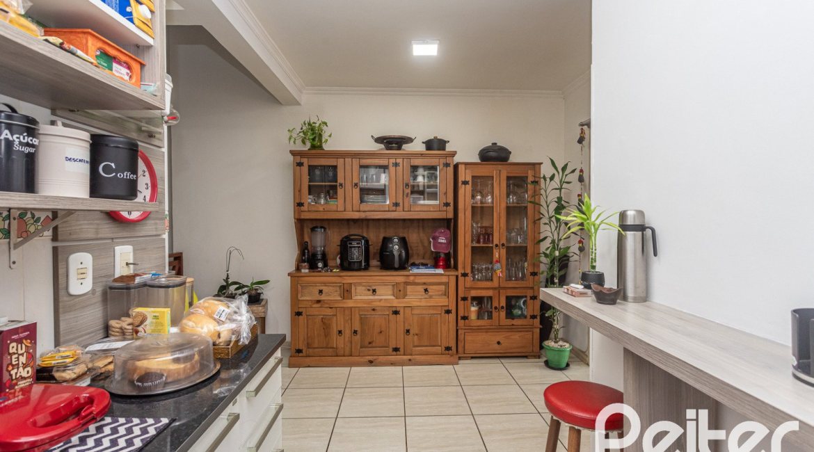 Casa à venda com 182m², 4 dormitórios, 3 suítes, 4 vagas, no bairro Espírito Santo em Porto Alegre