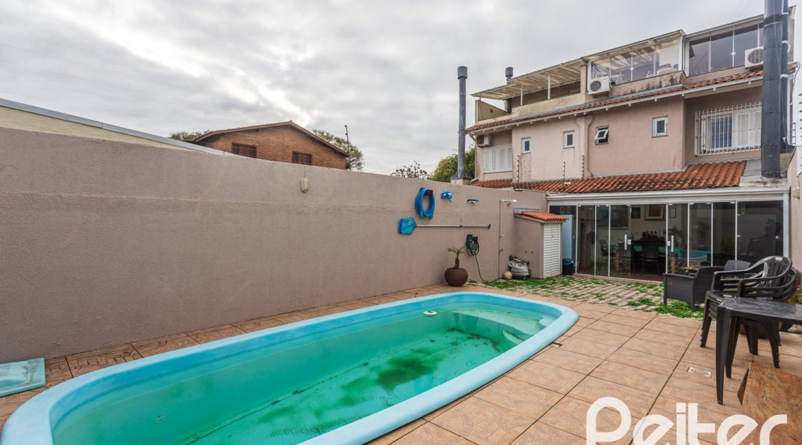 Casa à venda com 182m², 4 dormitórios, 3 suítes, 4 vagas, no bairro Espírito Santo em Porto Alegre