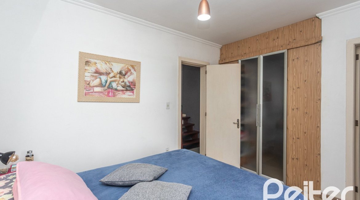 Casa à venda com 182m², 4 dormitórios, 3 suítes, 4 vagas, no bairro Espírito Santo em Porto Alegre