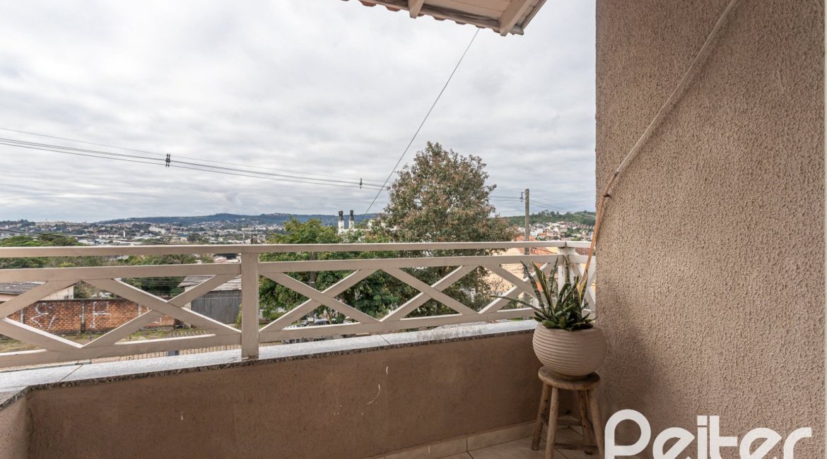 Casa à venda com 182m², 4 dormitórios, 3 suítes, 4 vagas, no bairro Espírito Santo em Porto Alegre