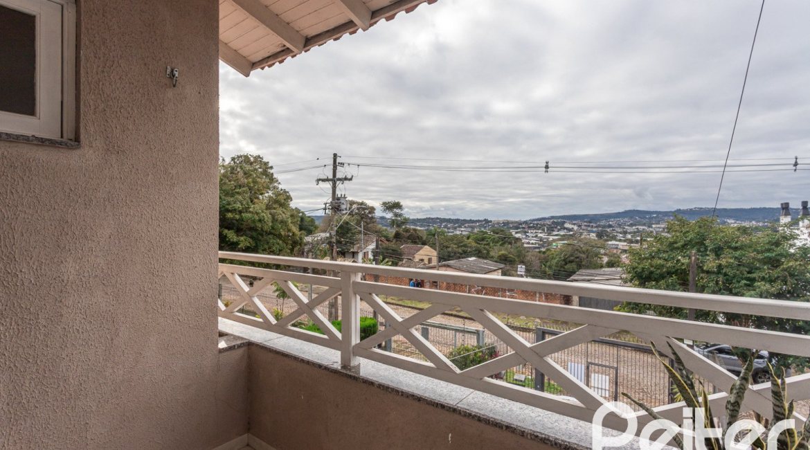 Casa à venda com 182m², 4 dormitórios, 3 suítes, 4 vagas, no bairro Espírito Santo em Porto Alegre