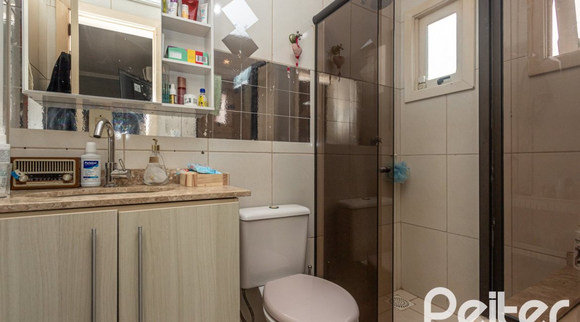 Casa à venda com 182m², 4 dormitórios, 3 suítes, 4 vagas, no bairro Espírito Santo em Porto Alegre
