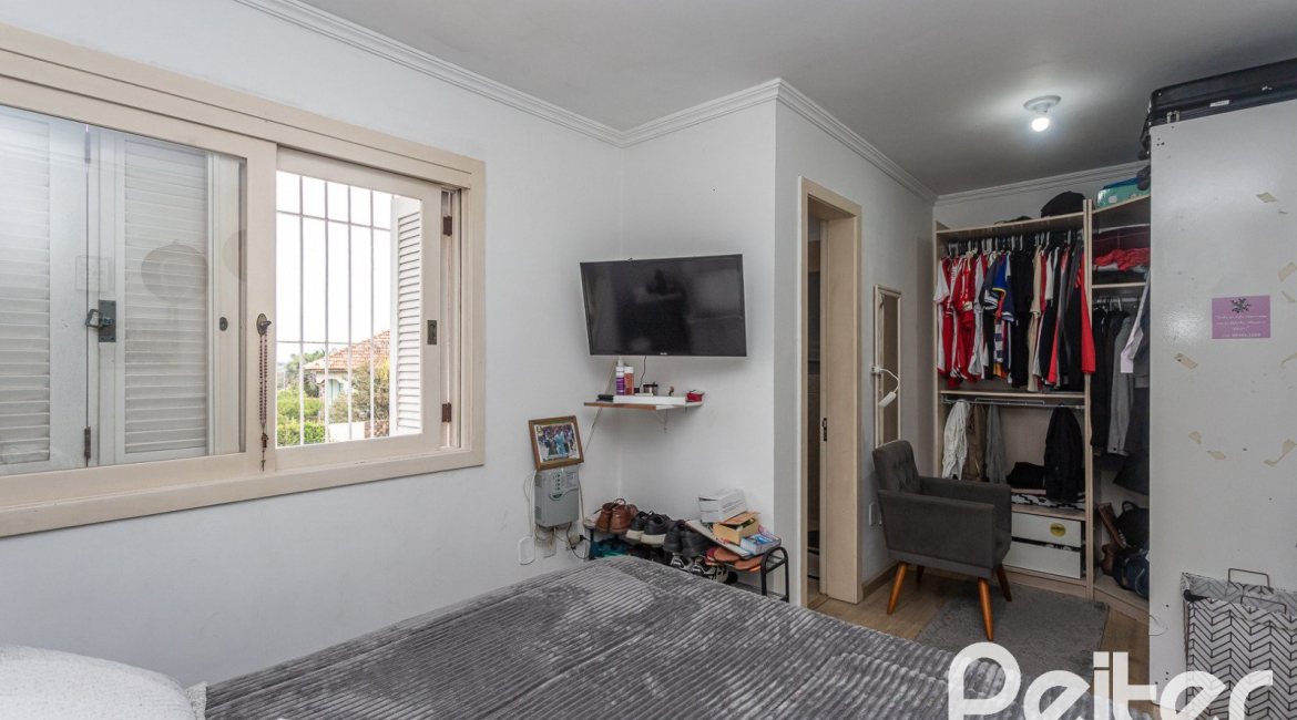 Casa à venda com 182m², 4 dormitórios, 3 suítes, 4 vagas, no bairro Espírito Santo em Porto Alegre
