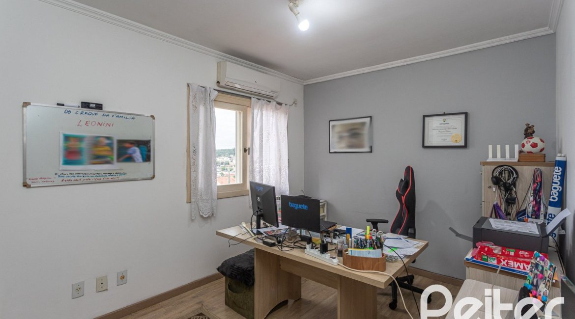 Casa à venda com 182m², 4 dormitórios, 3 suítes, 4 vagas, no bairro Espírito Santo em Porto Alegre
