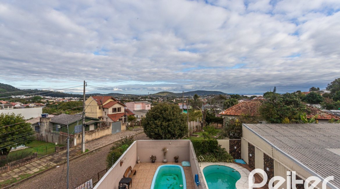 Casa à venda com 182m², 4 dormitórios, 3 suítes, 4 vagas, no bairro Espírito Santo em Porto Alegre