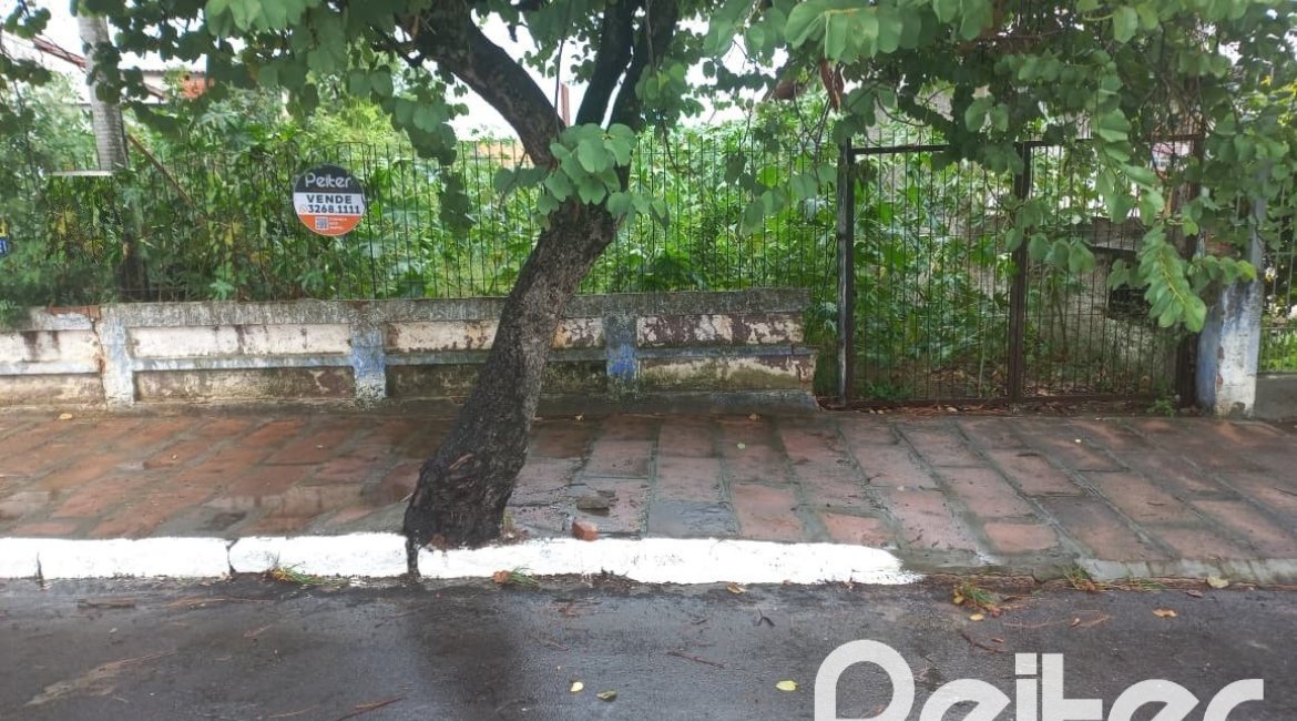 Terreno à venda com 335m², no bairro Cavalhada em Porto Alegre