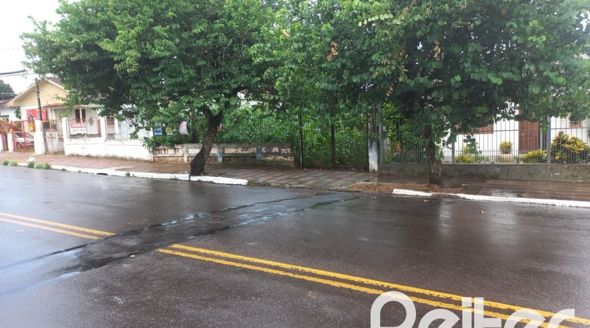 Terreno à venda com 335m², no bairro Cavalhada em Porto Alegre