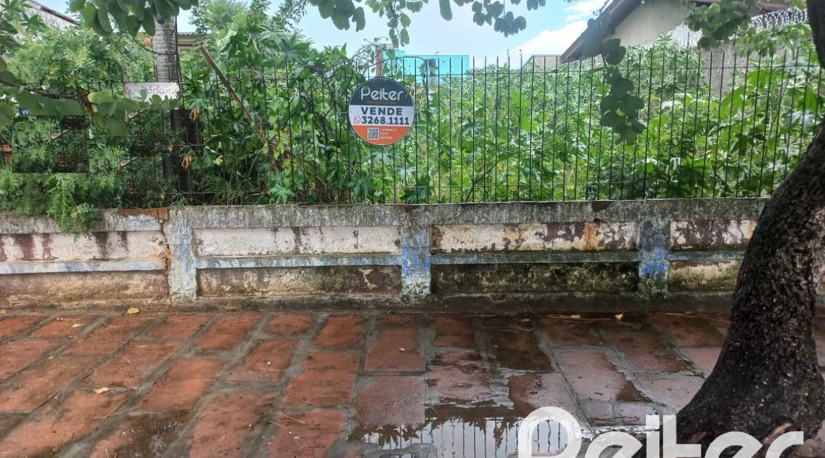 Terreno à venda com 335m², no bairro Cavalhada em Porto Alegre