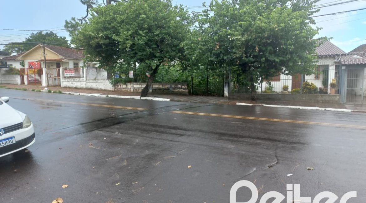 Terreno à venda com 335m², no bairro Cavalhada em Porto Alegre