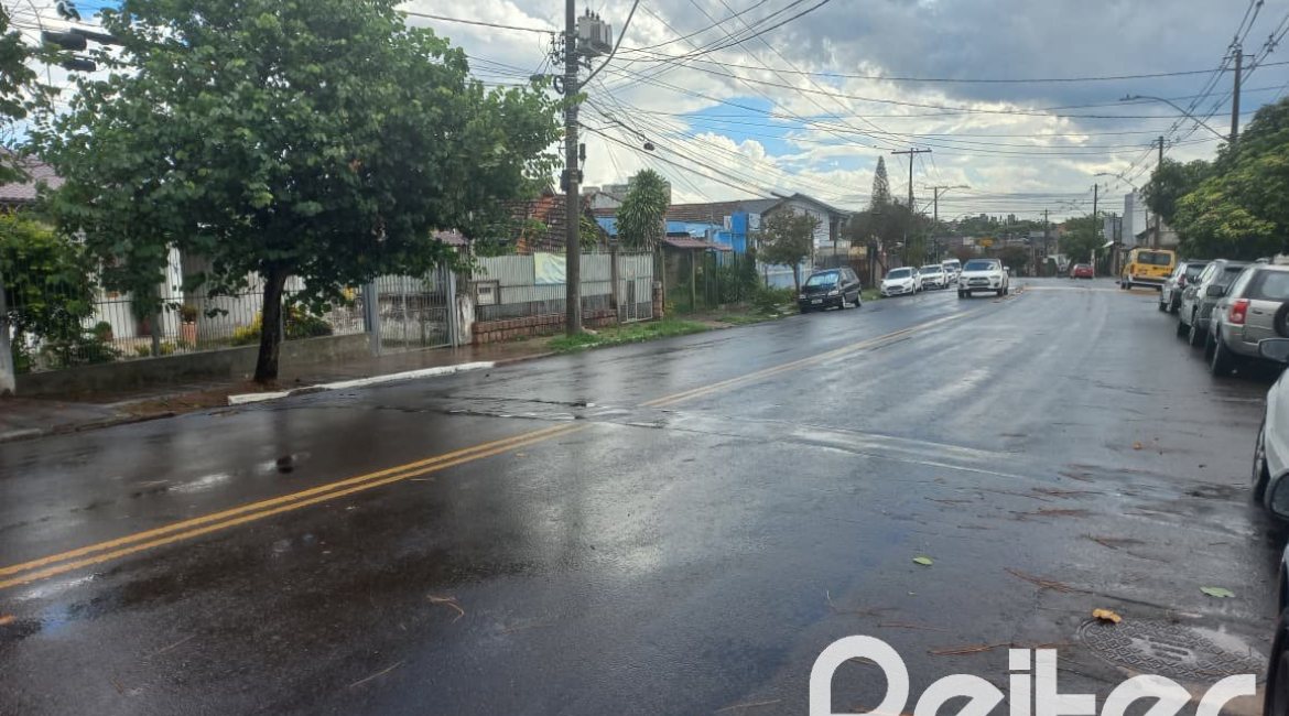Terreno à venda com 335m², no bairro Cavalhada em Porto Alegre