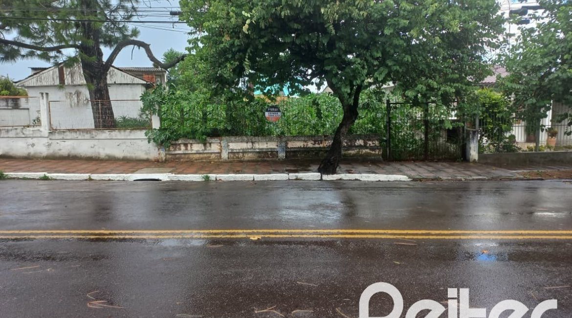 Terreno à venda com 335m², no bairro Cavalhada em Porto Alegre