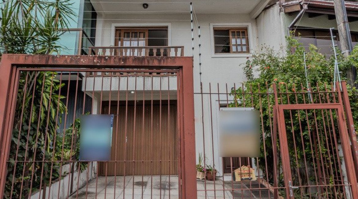 Casa à venda com 212m², 3 dormitórios, 1 suíte, 2 vagas, no bairro Ipanema em Porto Alegre