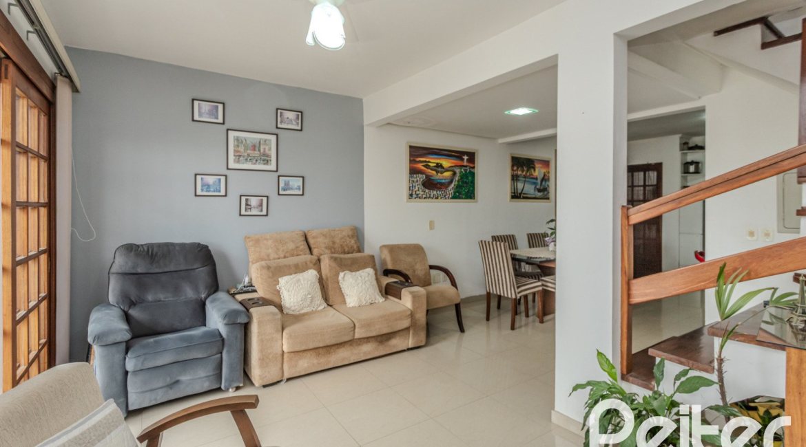 Casa à venda com 212m², 3 dormitórios, 1 suíte, 2 vagas, no bairro Ipanema em Porto Alegre