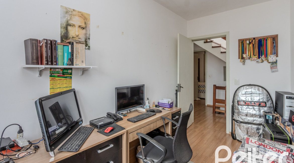 Casa à venda com 212m², 3 dormitórios, 1 suíte, 2 vagas, no bairro Ipanema em Porto Alegre