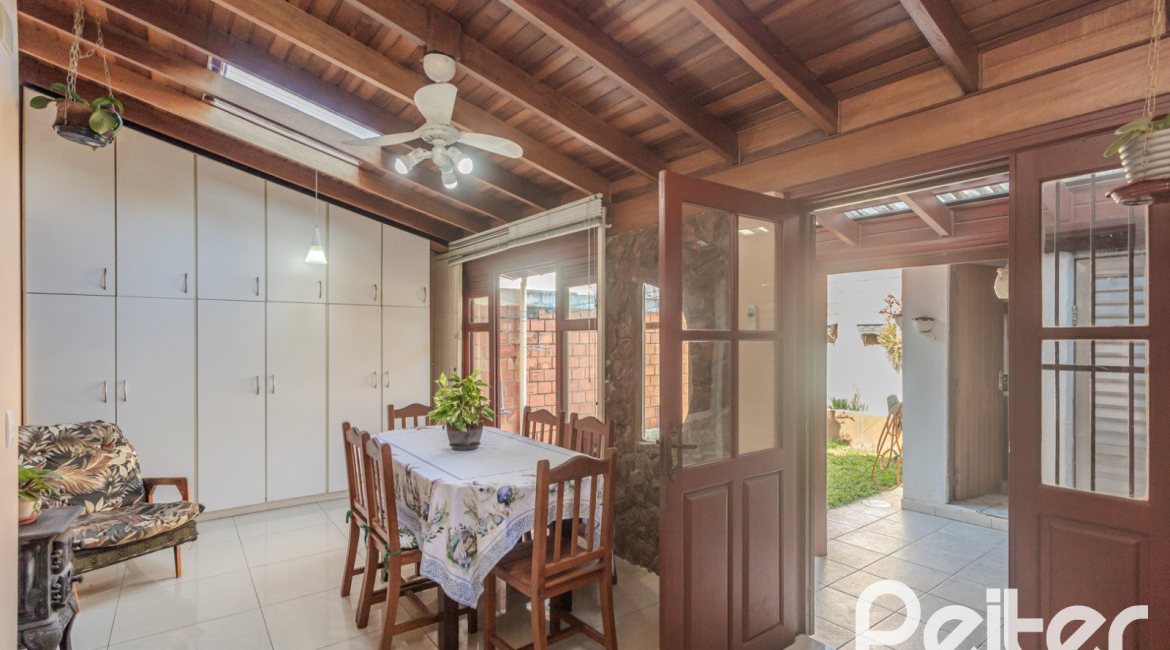 Casa em Condomínio à venda com 175m², 3 dormitórios, 1 suíte, 2 vagas, no bairro Ipanema em PORTO ALEGRE